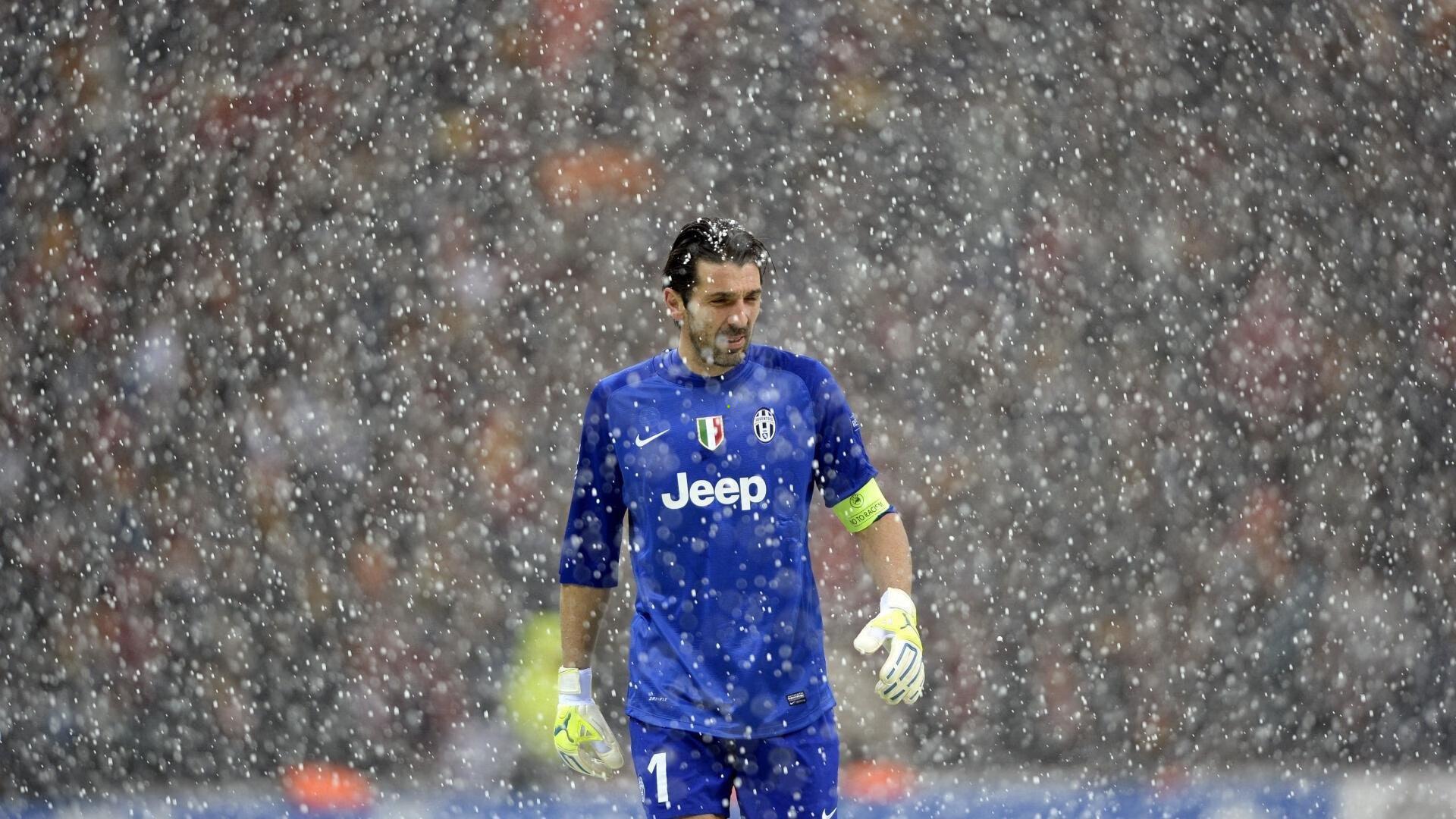 NBA季后赛激战正酣，勇士队逆转取胜，库里再创历史纪录