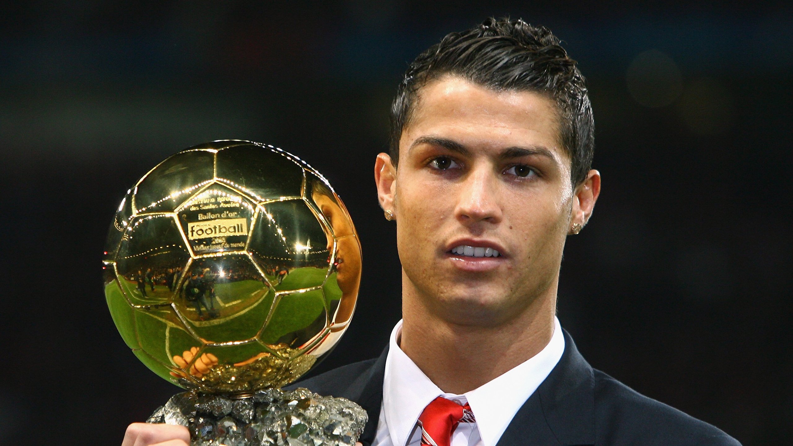 天才新星上演完美帽子戏法，助球队豪取三连胜