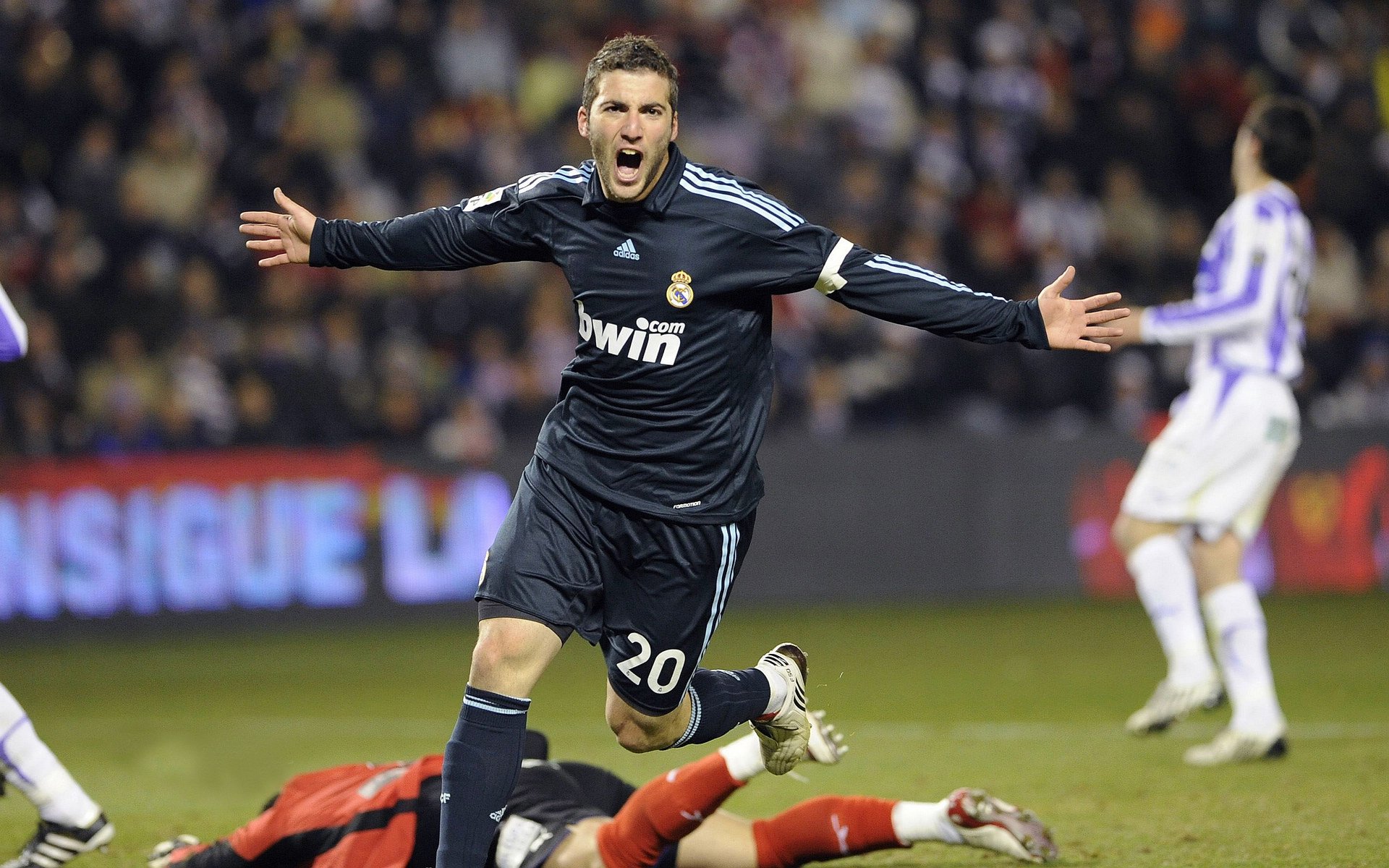 巅峰对决！新星闪耀扣篮大赛，创意与力量引爆全场