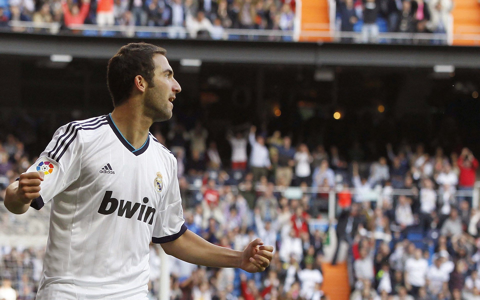 天才新星上演帽子戏法，助球队豪取三连胜